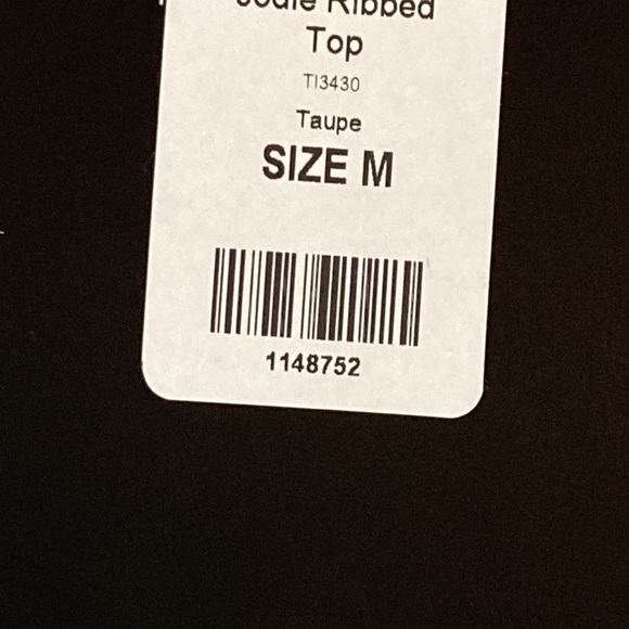 New top - Picture 2 of 3